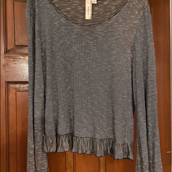 Black and white stripe top - Picture 1 of 4